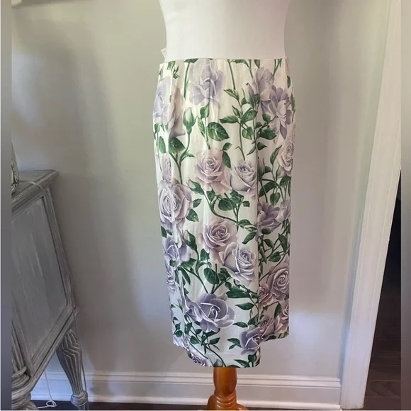 DOLCE & GABBANA SILK
STRETCH ROSE FLORAL PENCIL
SKIRT SIZE 44 - Picture 4 of 13